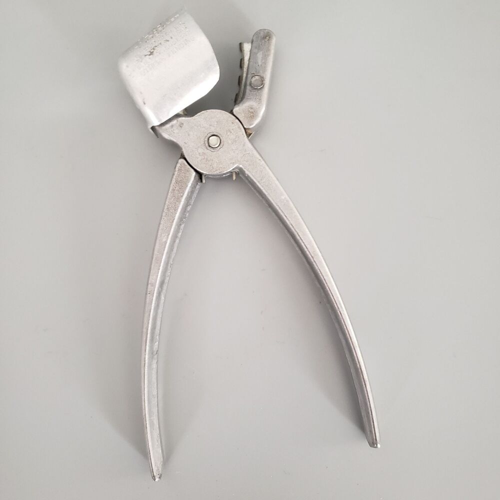 Texan Nut Sheller Cracker Vintage Retro Kitchen Gadget